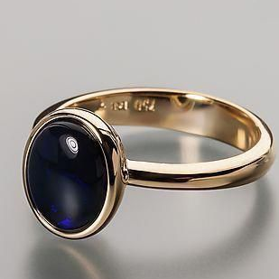 Elegant ring made of fine, dark glass