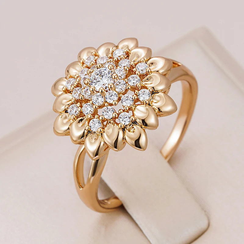 Shimmering Flower Ring for an Elegant Appearance