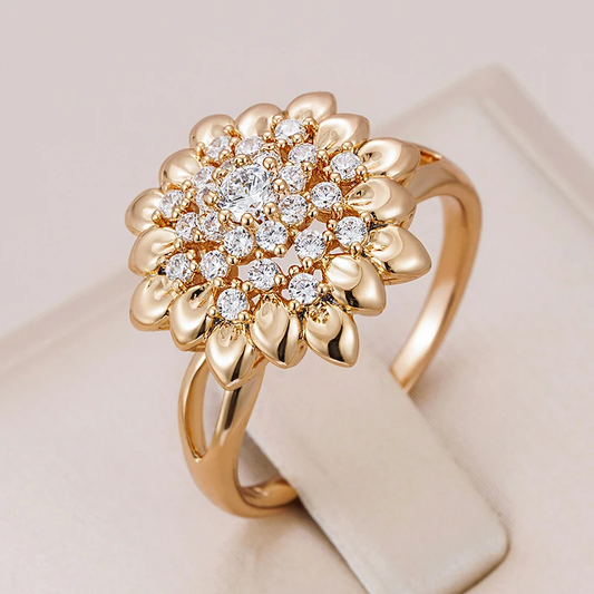 Shimmering Flower Ring for an Elegant Appearance