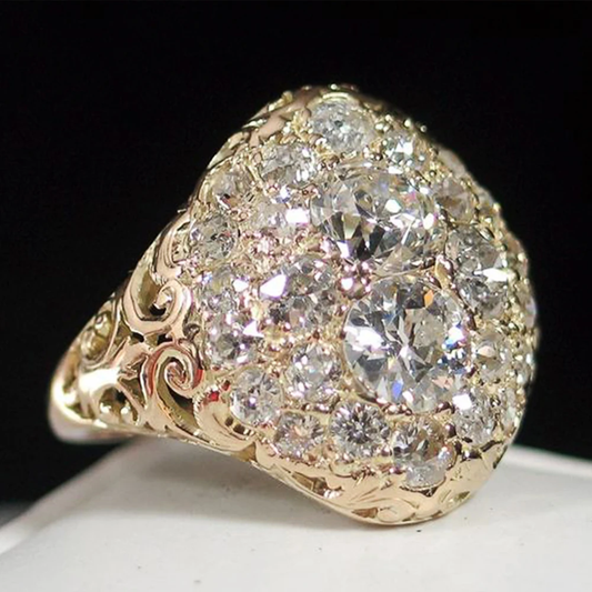 Elegant Vintage Diamond Ring in Gold with Round Shape