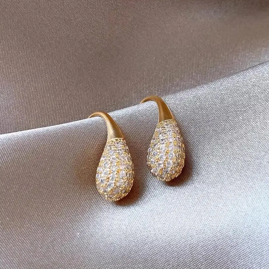 Fascinating Glitter Drop Earrings for a Touch of Elegance