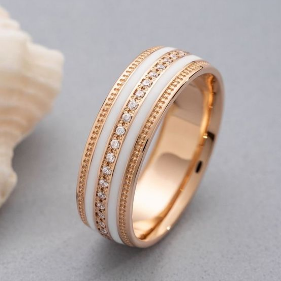 Elegant Vintage Ring in Gold and White