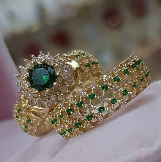 Elegant Vintage Ring with Sparkling Green Zirconia