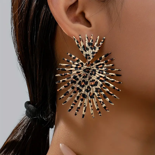 Elegant Vintage Gold Earrings with Fascinating Spike Details