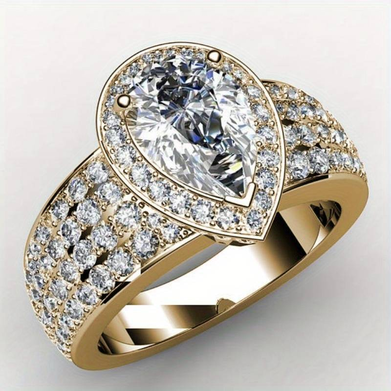 Elegant Vintage Zirconia Ring in Noble Gold Design