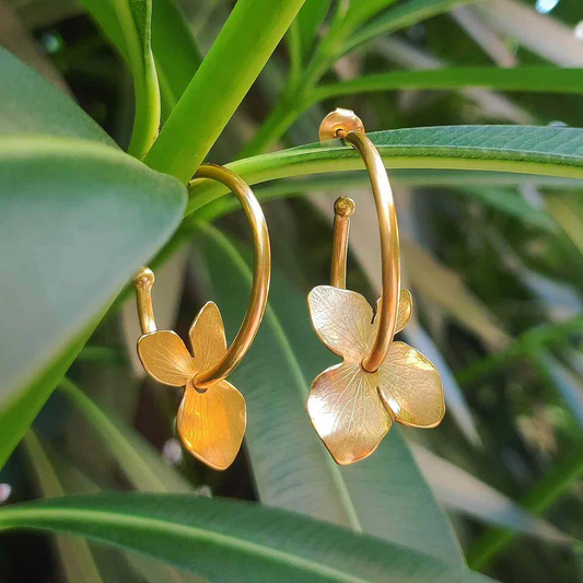 Vintage tire earrings with golden flower