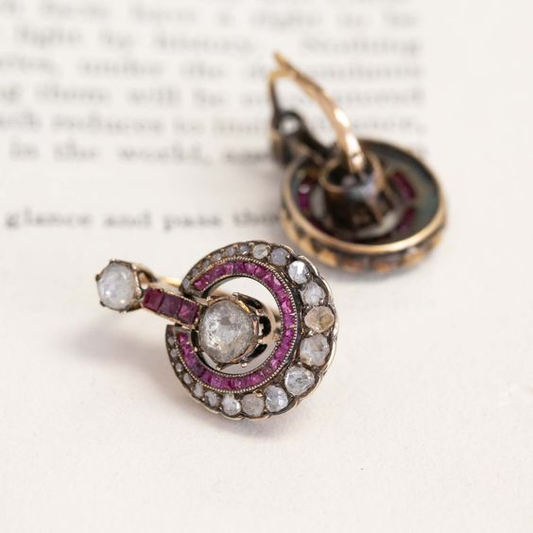 Timeless, colorful crystal earrings in vintage style