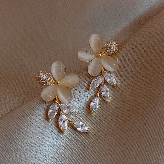 Graceful blooming earrings for a touch of elegance