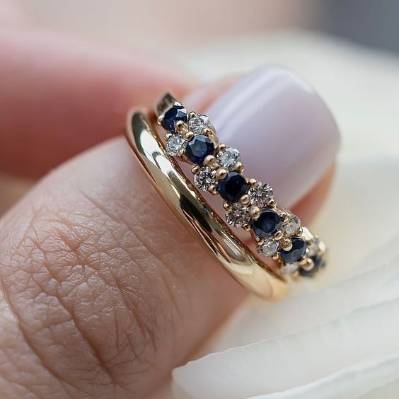 Exquisite Vintage Blue Zirconia Gold Ring