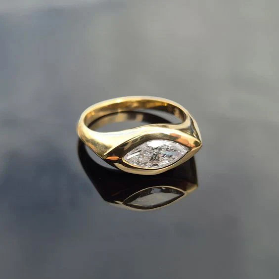 Elegant Vintage Gold Ring with Zirconia Eye Design