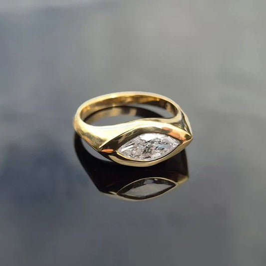 Elegant Vintage Gold Ring with Zirconia Eye Design