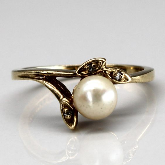 Vintage-inspired gold ring with sparkling pearls