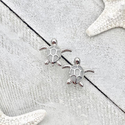 Fascination Sea Turtles: Elegant Earrings Made of Sparkling Opal and High-Quality Silver