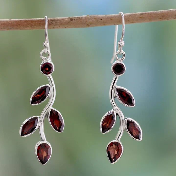 Chic Vintage Red Leaf Earrings – A Touch of Elegance!