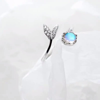 Universally adjustable ring with elegant dolphin tail made of high-quality sterling silver and brilliant blue zirconium dioxide